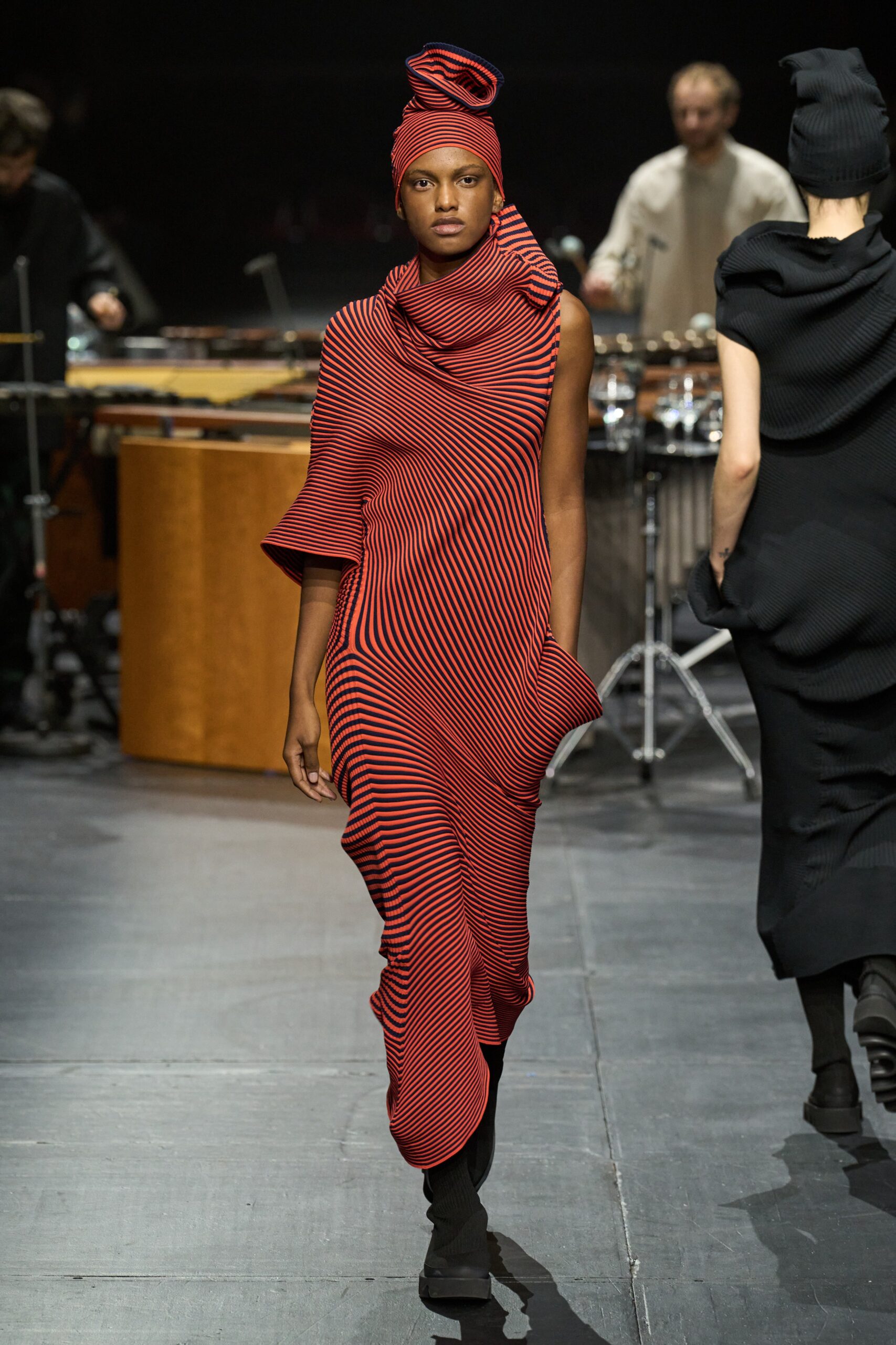 Issey Miyake F/W 23 Look 26