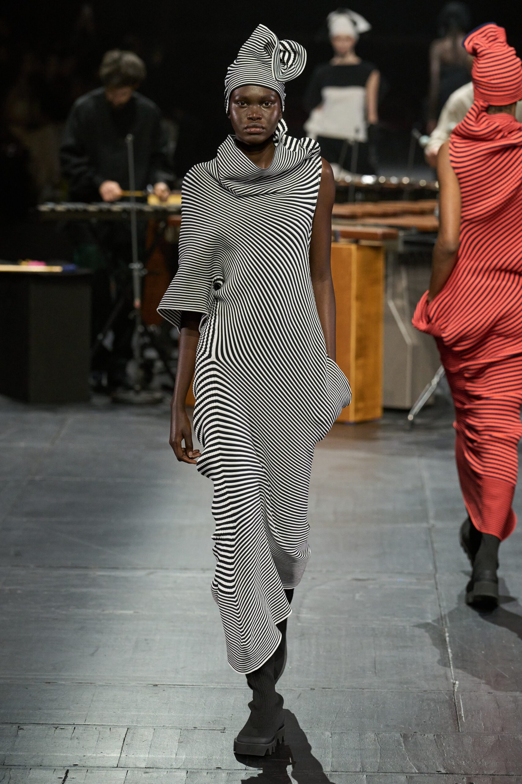 Issey Miyake F/W 23 Look 27