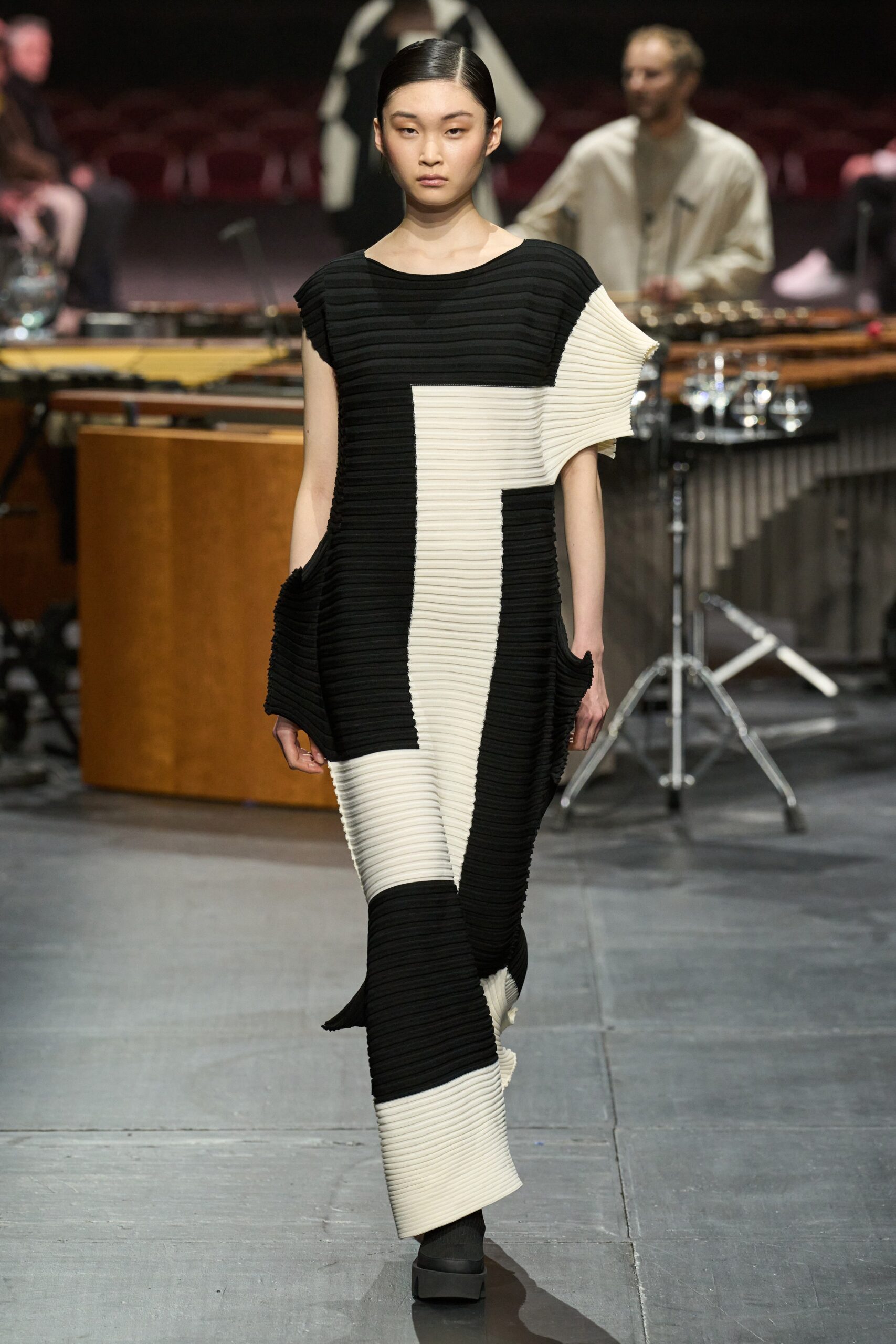 Issey Miyake F/W 23 Look 38
