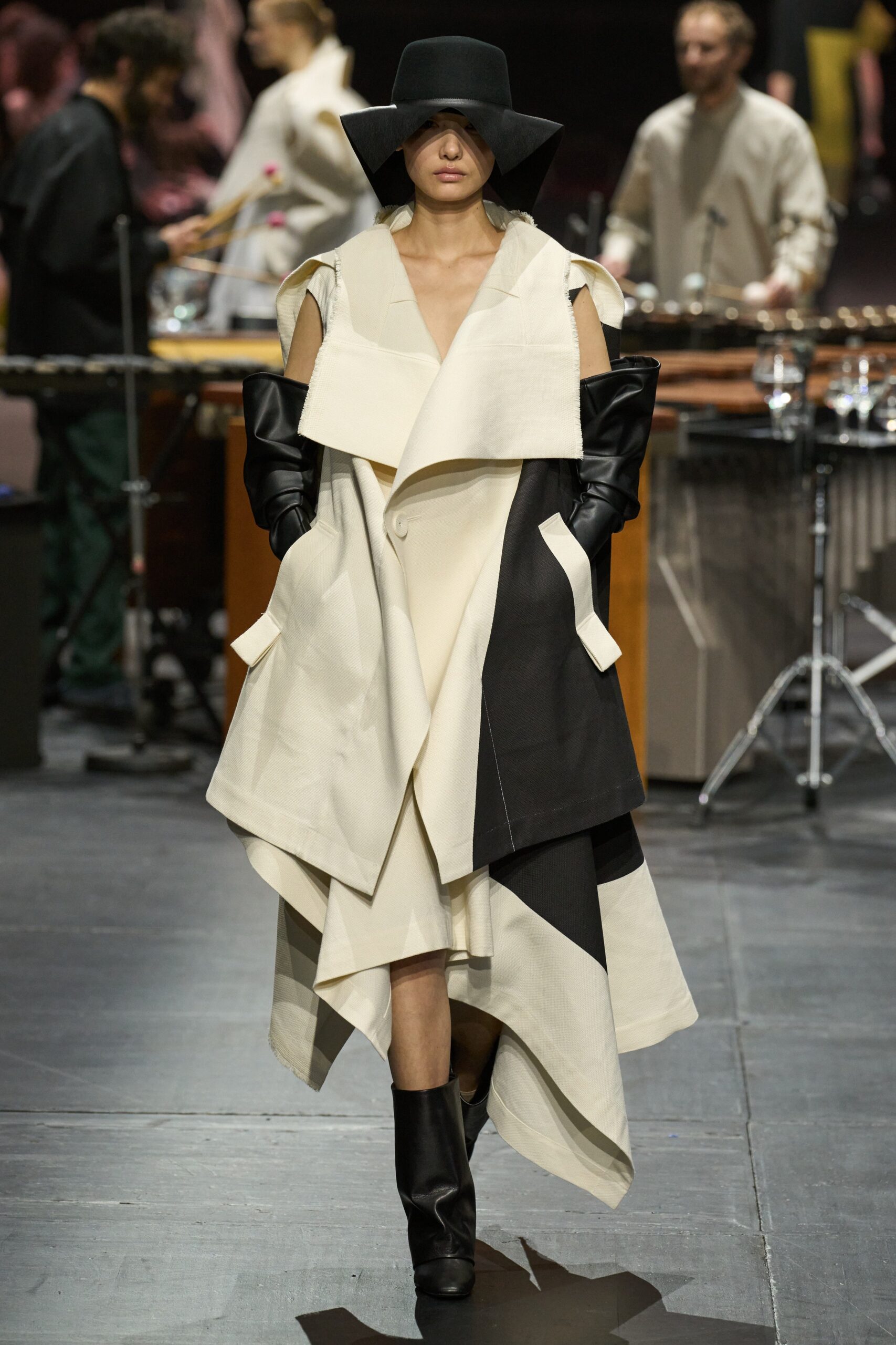 Issey Miyake F/W 23 Look 40