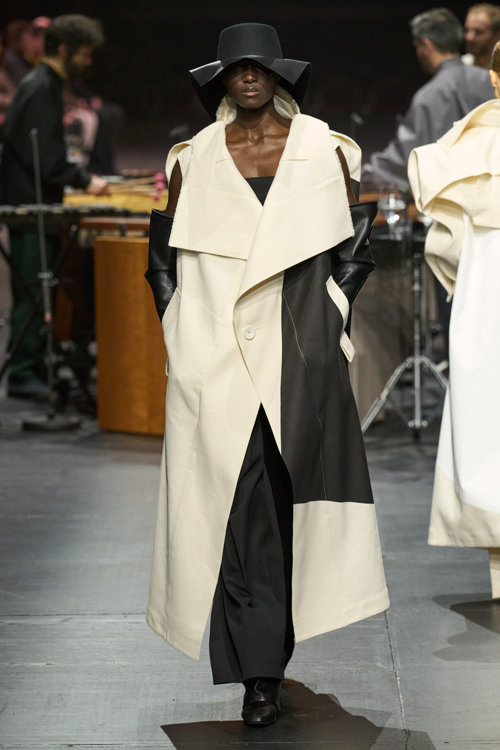 Issey Miyake F/W 23 Look 42