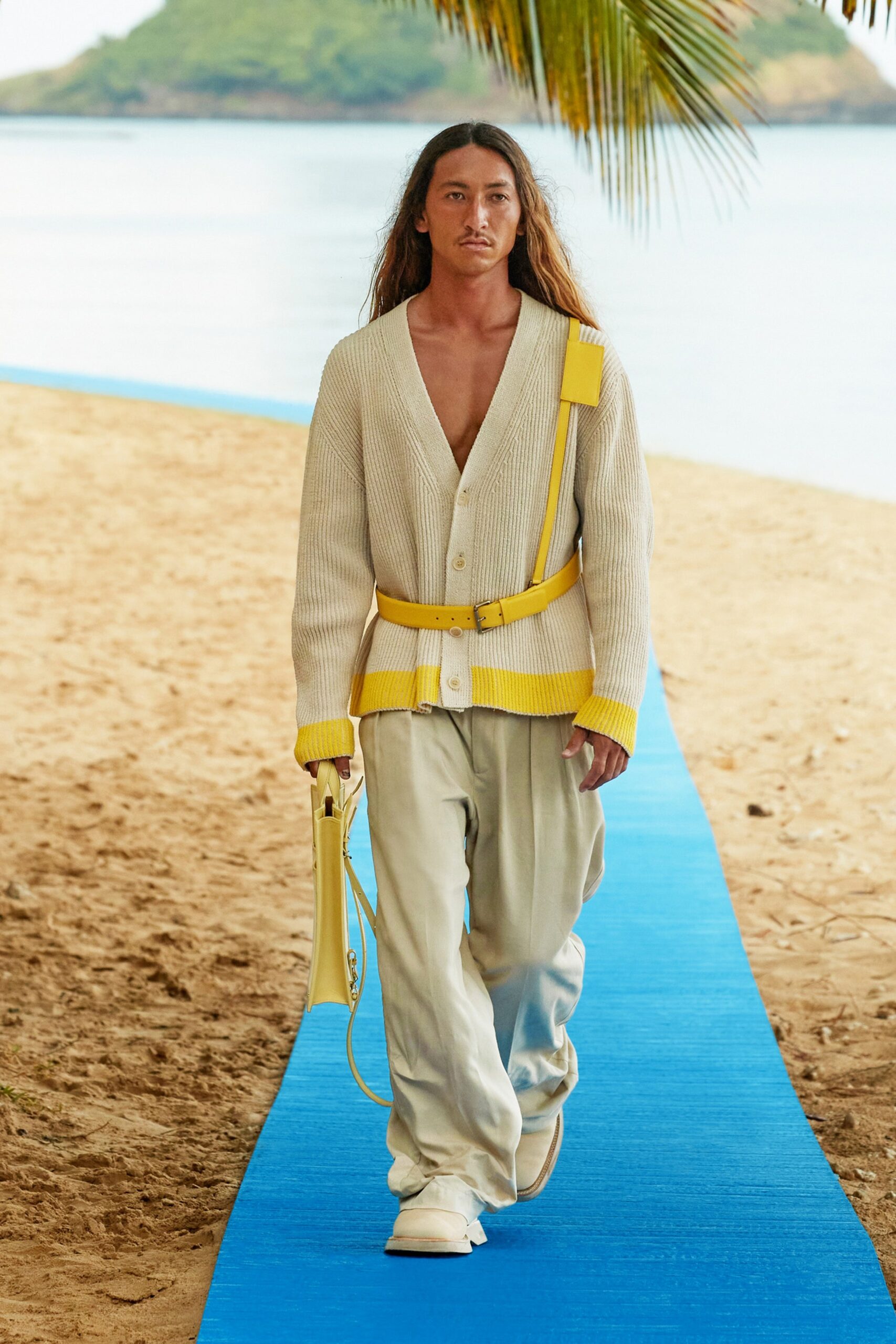 Jacquemus S/S 22 Look 42
