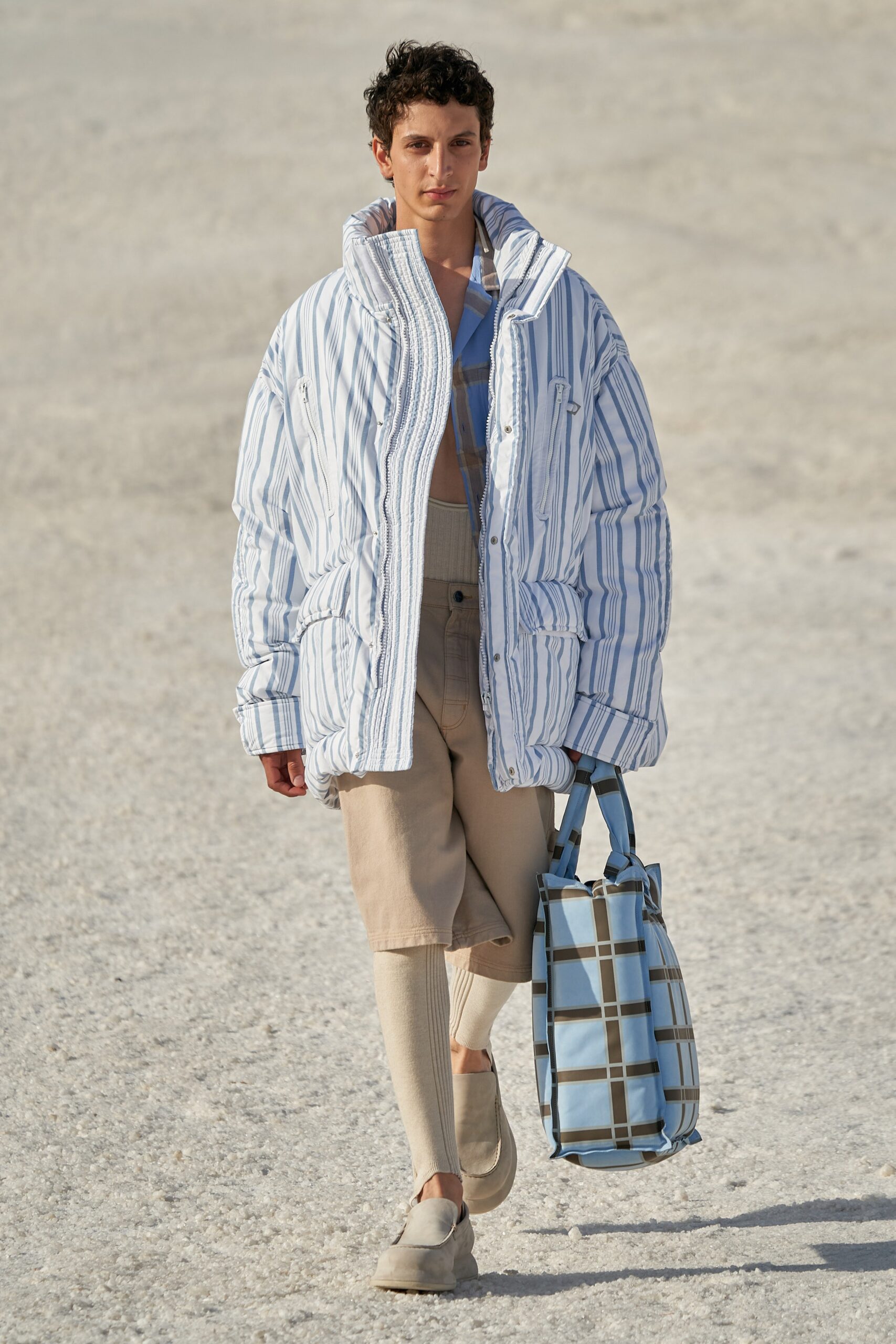 Jacquemus F/W 22 Look 42