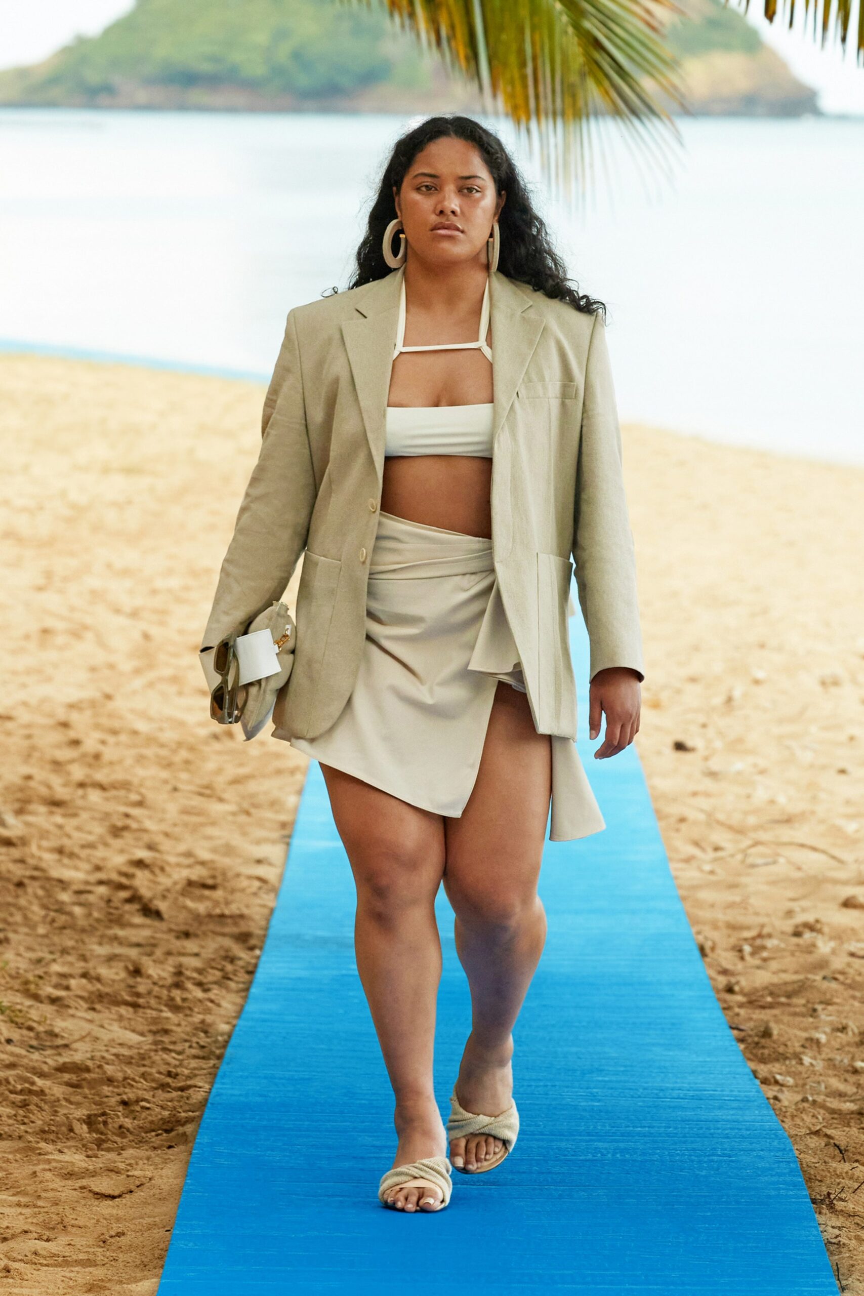 Jacquemus S/S 22 Look 44