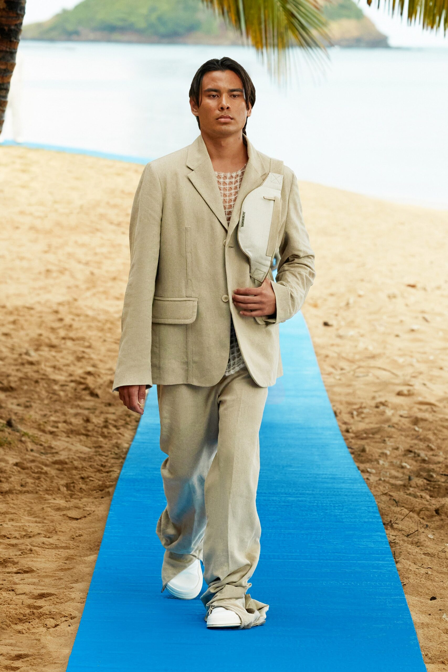 Jacquemus S/S 22 Look 45