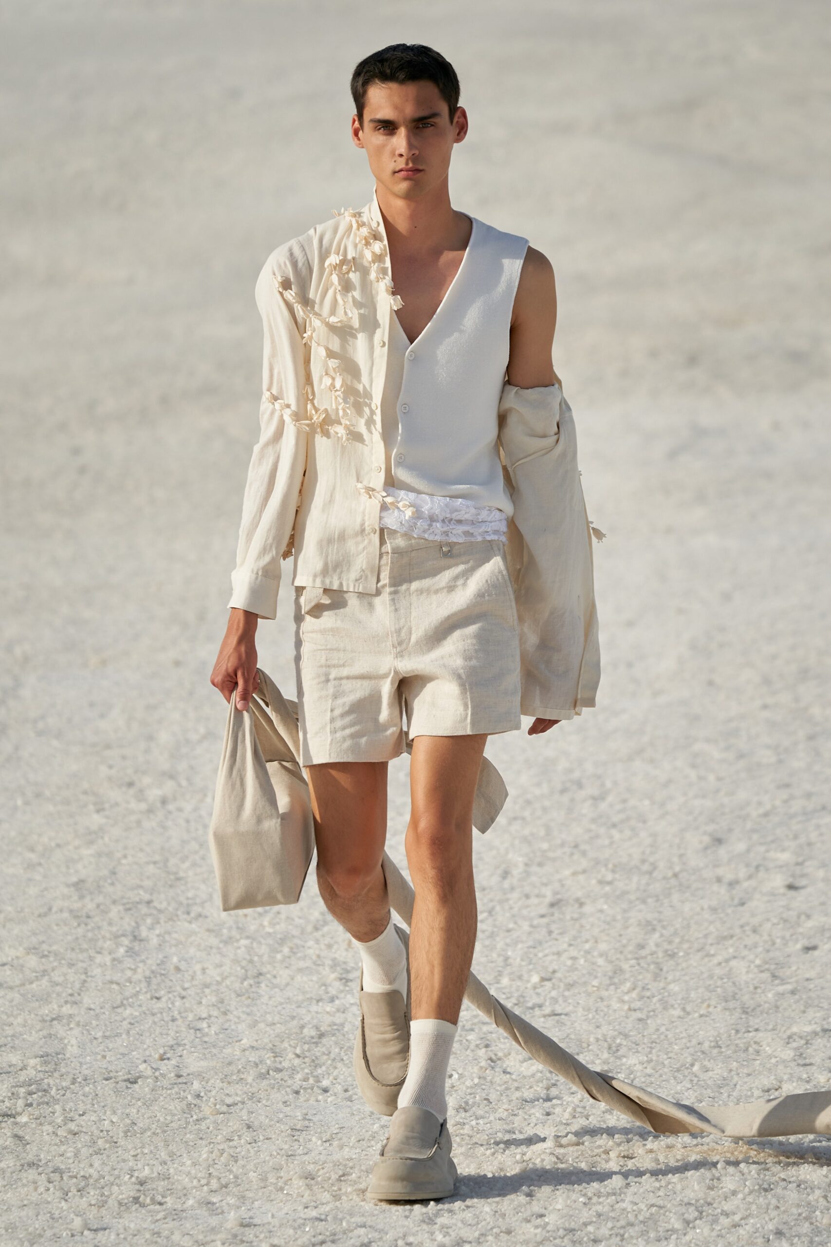 Jacquemus F/W 22 Look 55