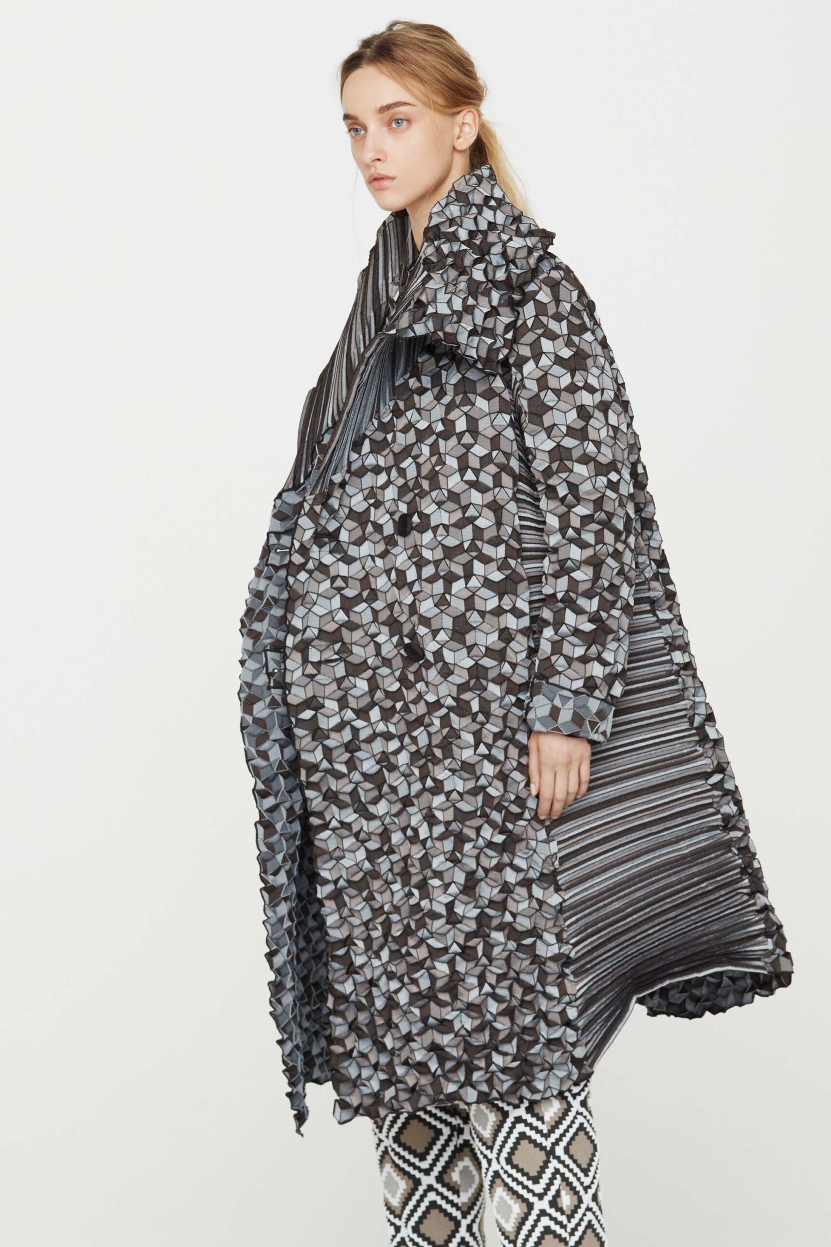 Issey Miyake Resort 17 Look 7