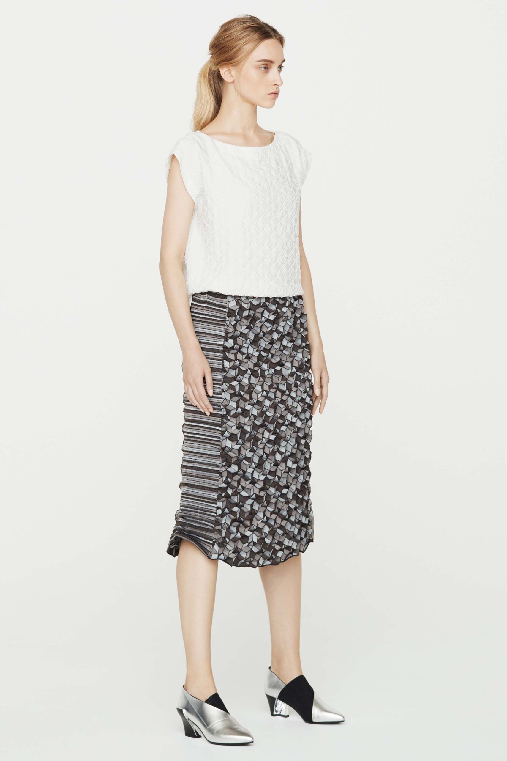 Issey Miyake Resort 17 Look 9