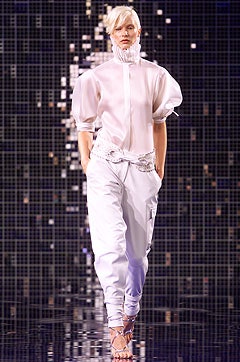 Julien Macdonald S/S 02 Look 19