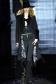 Julien Macdonald F/W 02 Look 14