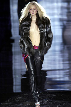 Julien Macdonald F/W 02 Look 15