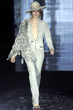 Julien Macdonald F/W 02 Look 21