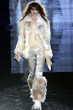 Julien Macdonald F/W 02 Look 22