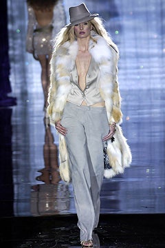 Julien Macdonald F/W 02 Look 25