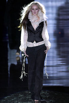 Julien Macdonald F/W 02 Look 28