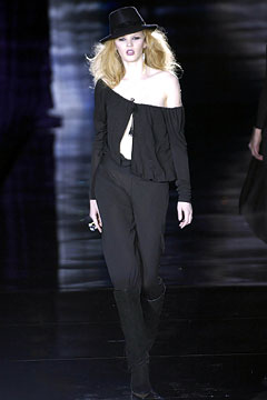 Julien Macdonald F/W 02 Look 31