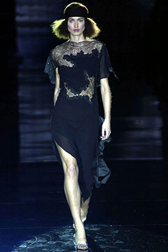 Julien Macdonald F/W 02 Look 37