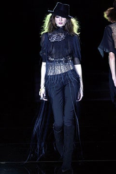 Julien Macdonald F/W 02 Look 38