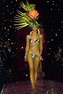 Julien Macdonald S/S 03 Look 32