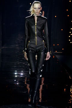 Julien Macdonald F/W 03 Look 18