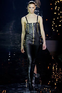 Julien Macdonald F/W 03 Look 20