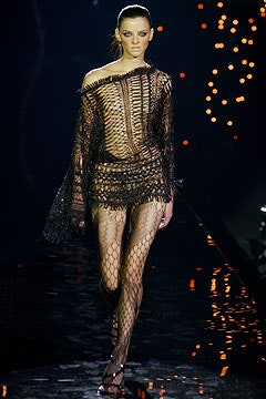Julien Macdonald F/W 03 Look 26
