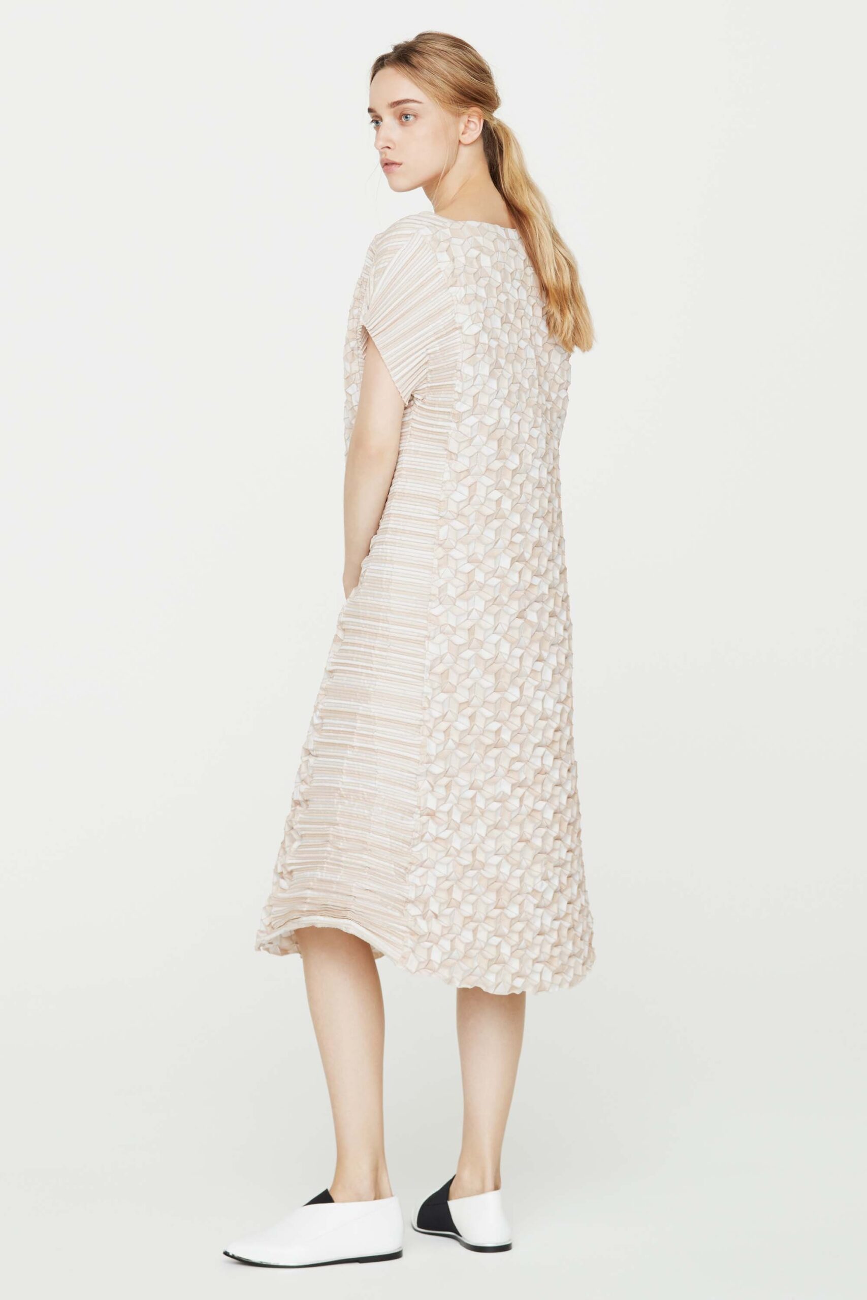 Issey Miyake Resort 17 Look 11