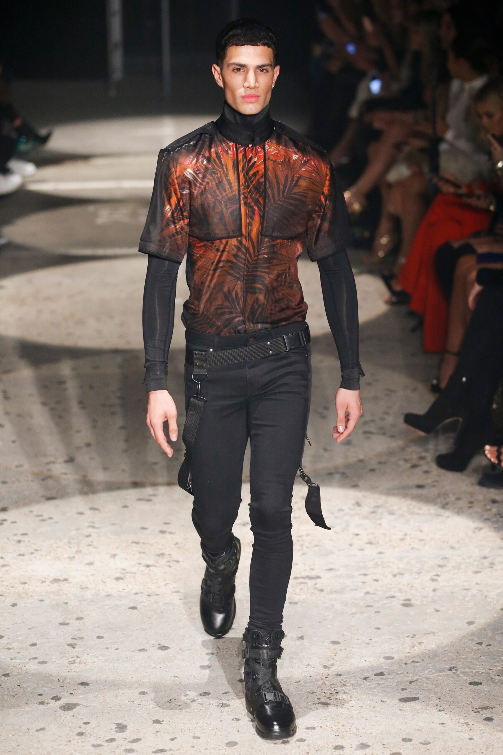 Julien Macdonald S/S 18 Look 12