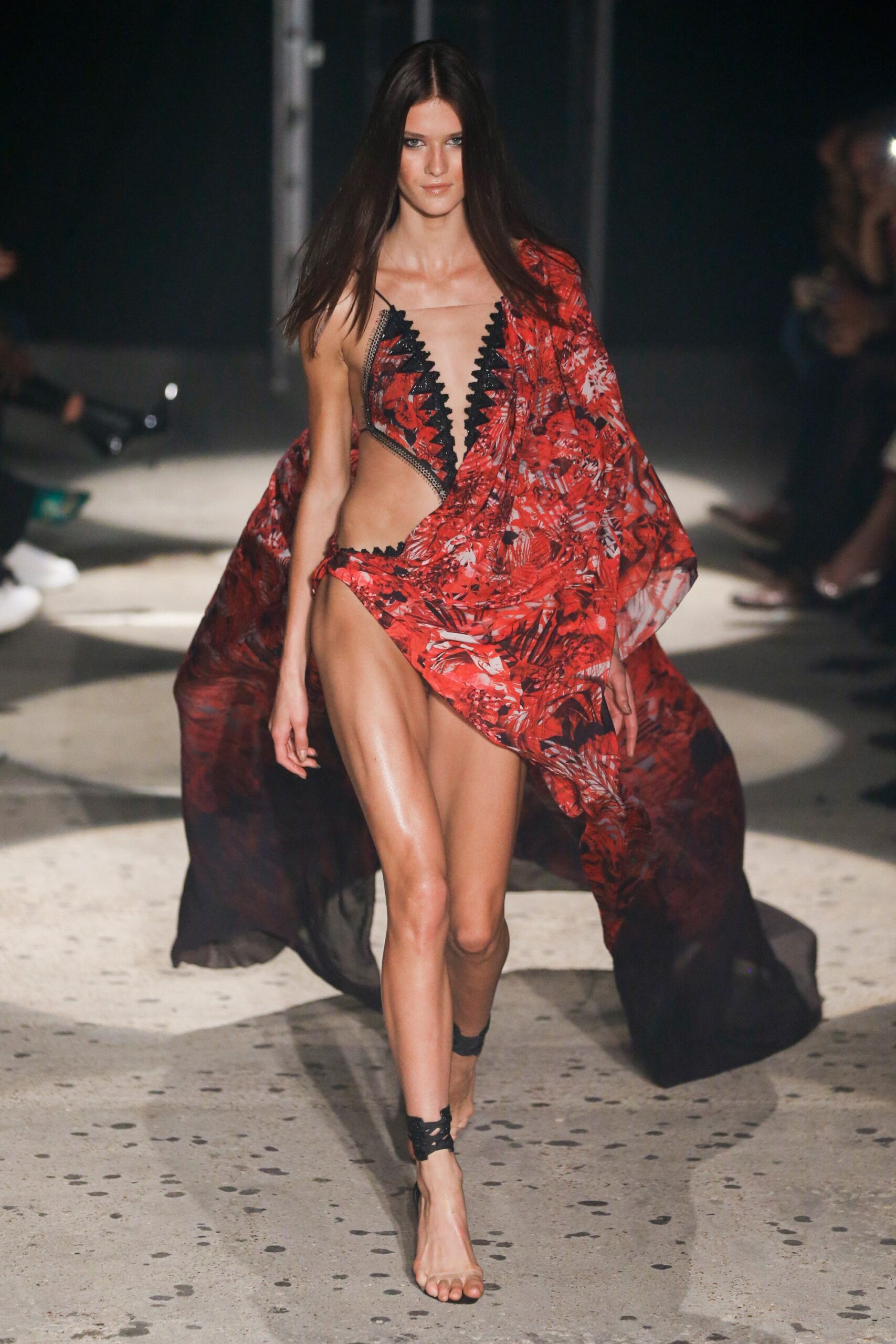 Julien Macdonald S/S 18 Look 13