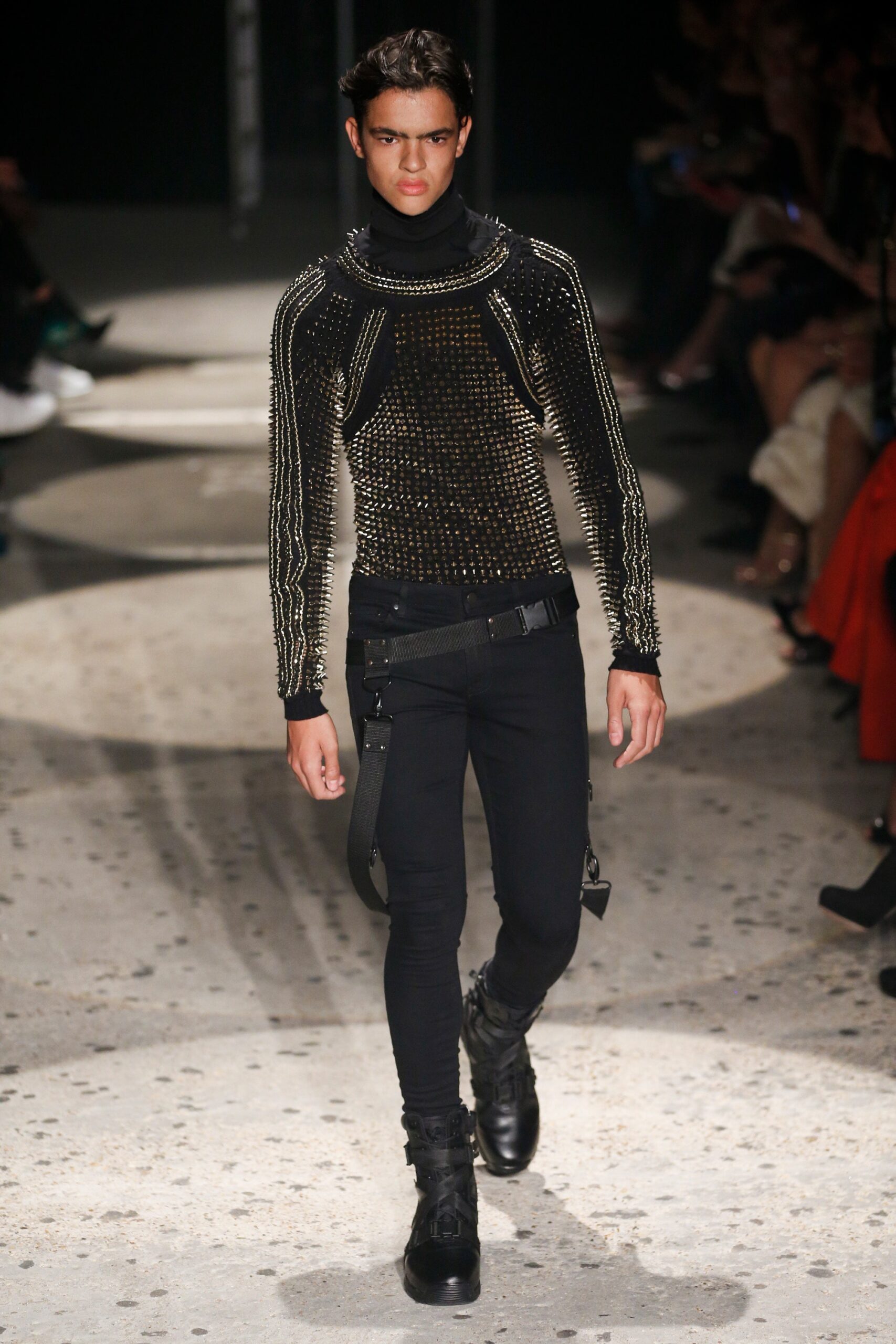 Julien Macdonald S/S 18 Look 19