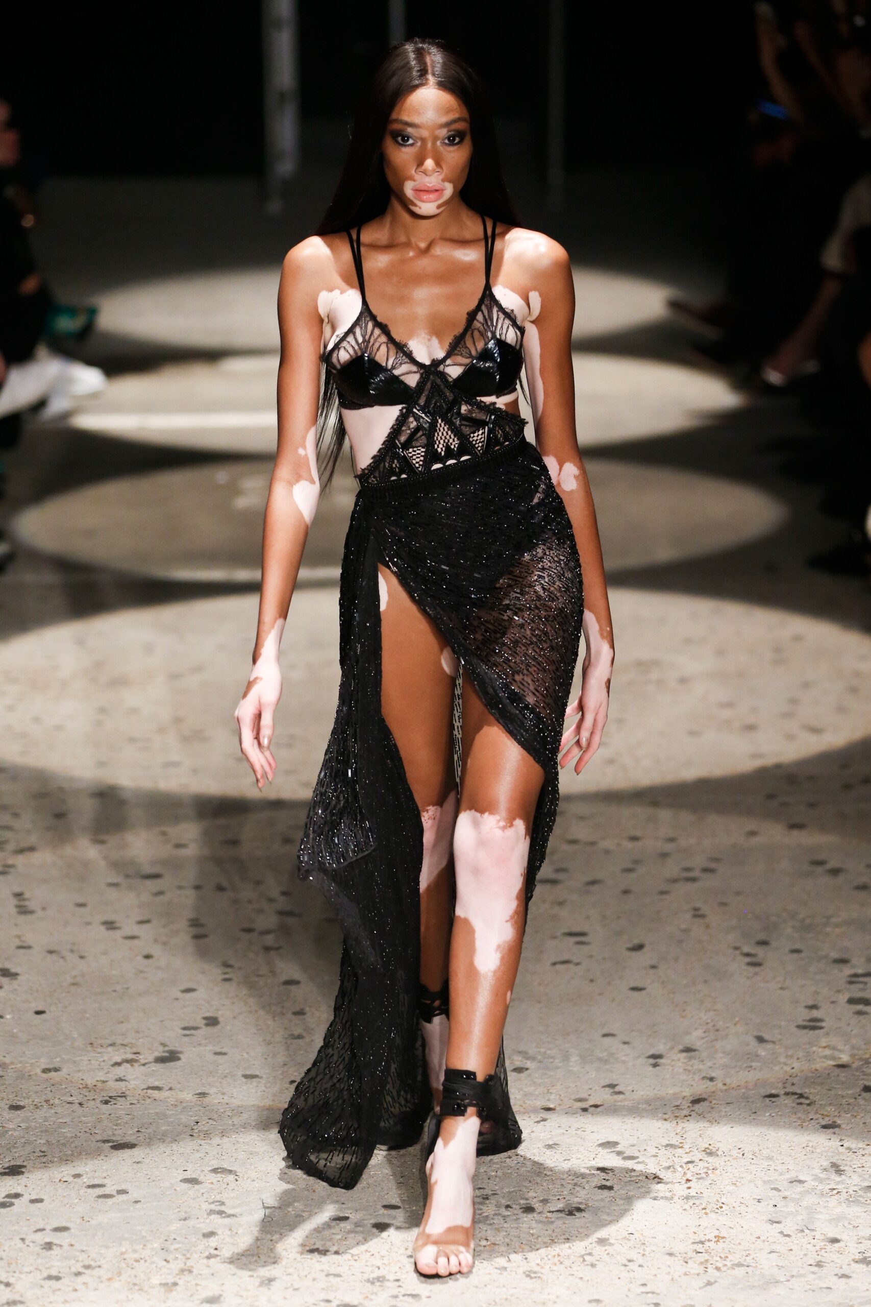 Julien Macdonald S/S 18 Look 30