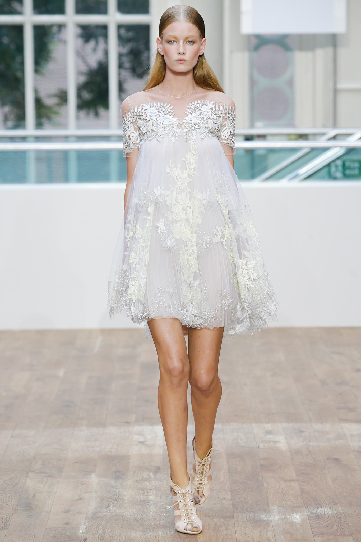 Julien Macdonald S/S 15 Look 16
