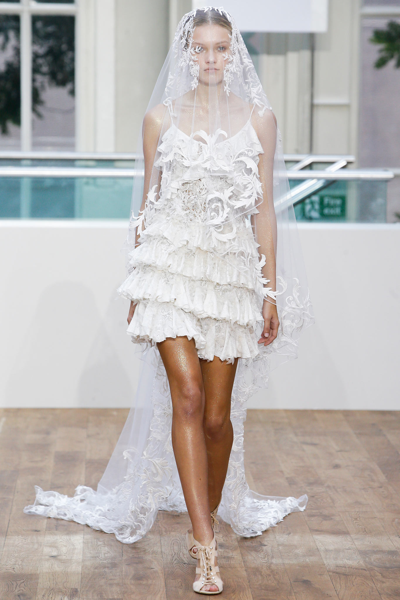 Julien Macdonald S/S 15 Look 18
