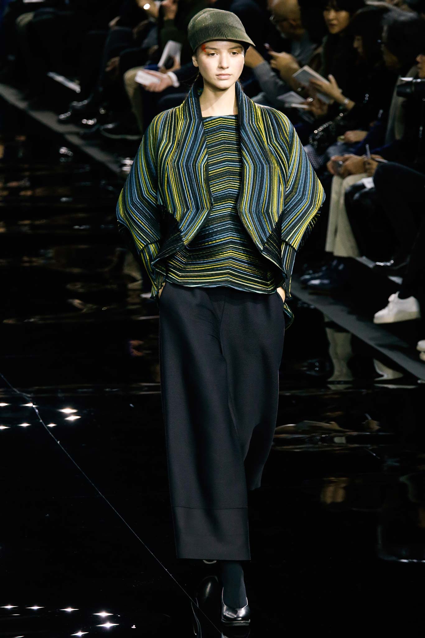 Issey Miyake F/W 15 Look 21