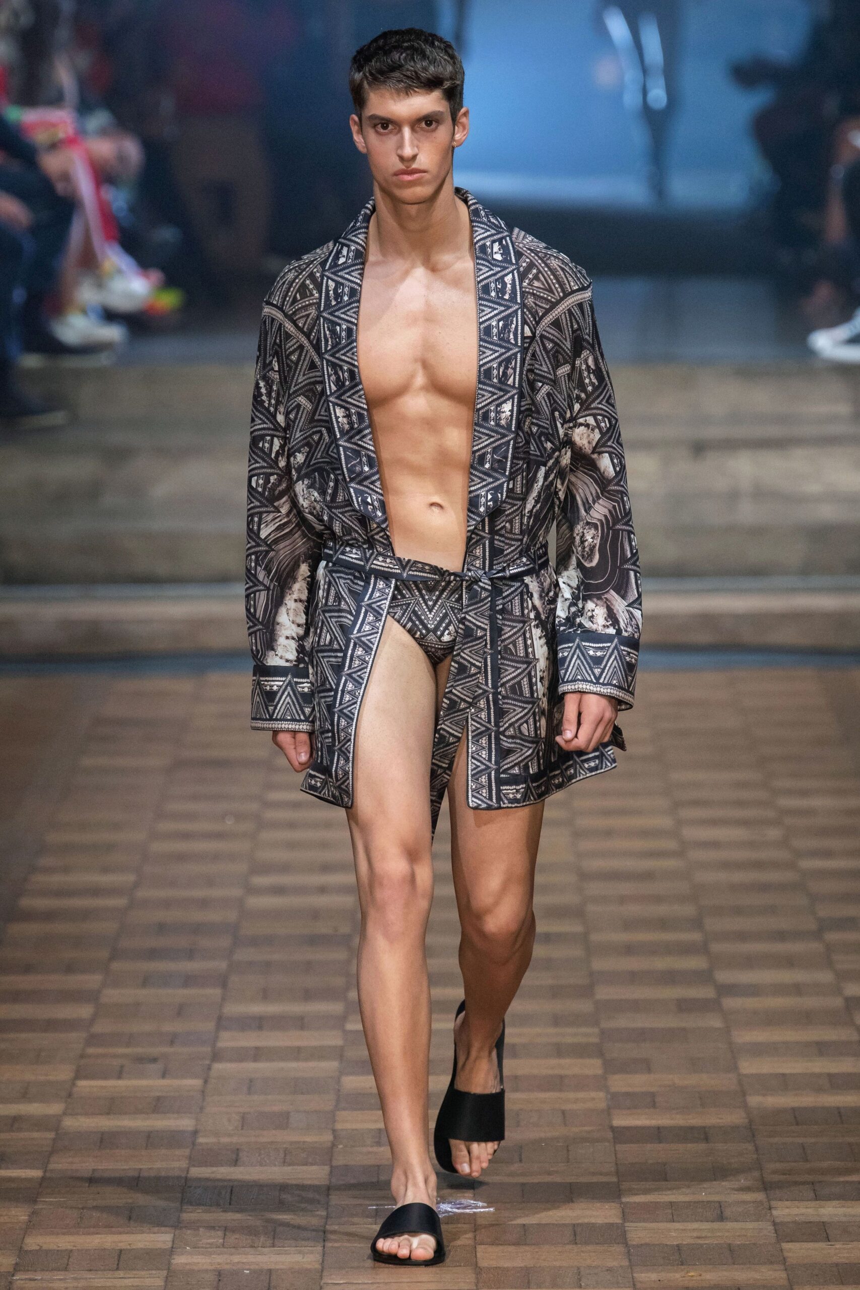 Julien Macdonald Spring 2020 Ready-to-Wear