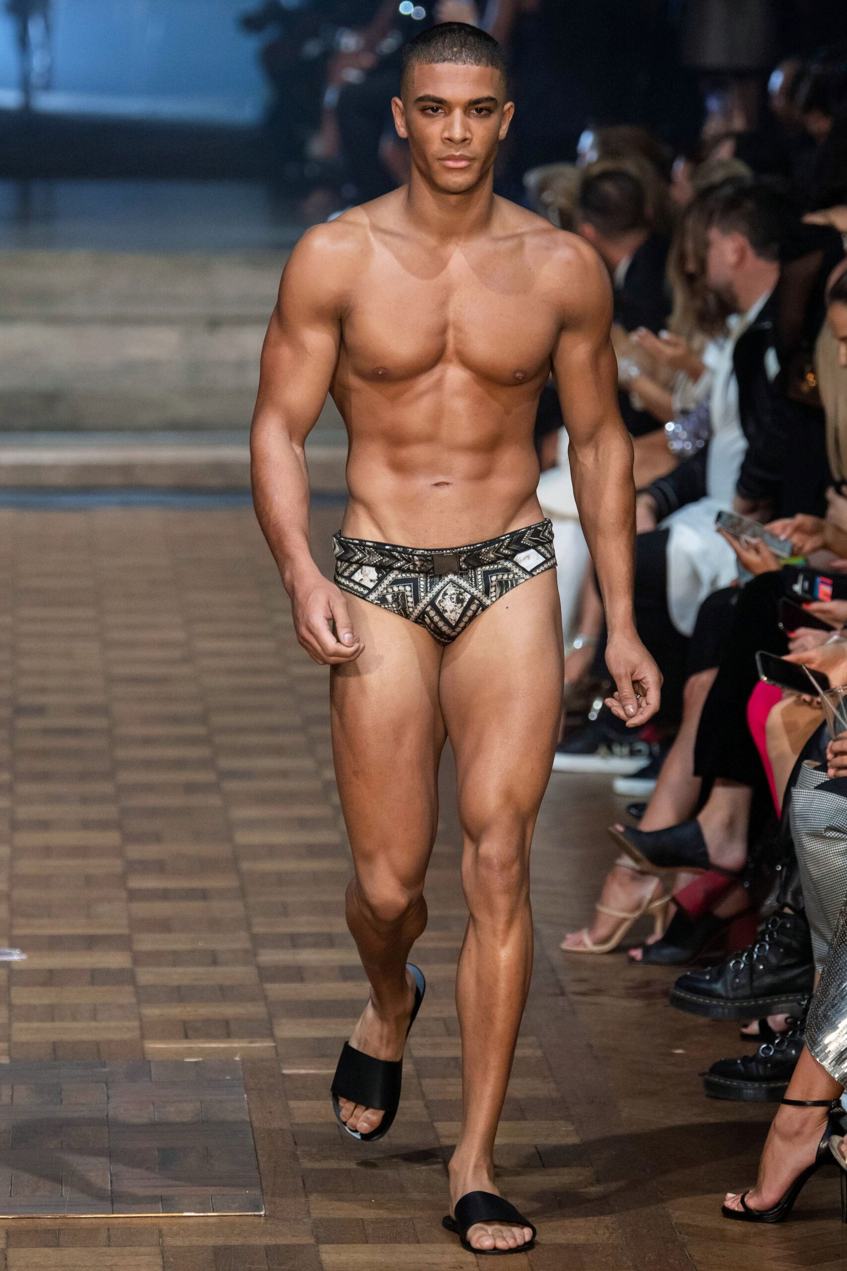 Julien Macdonald S/S 20 Look 2