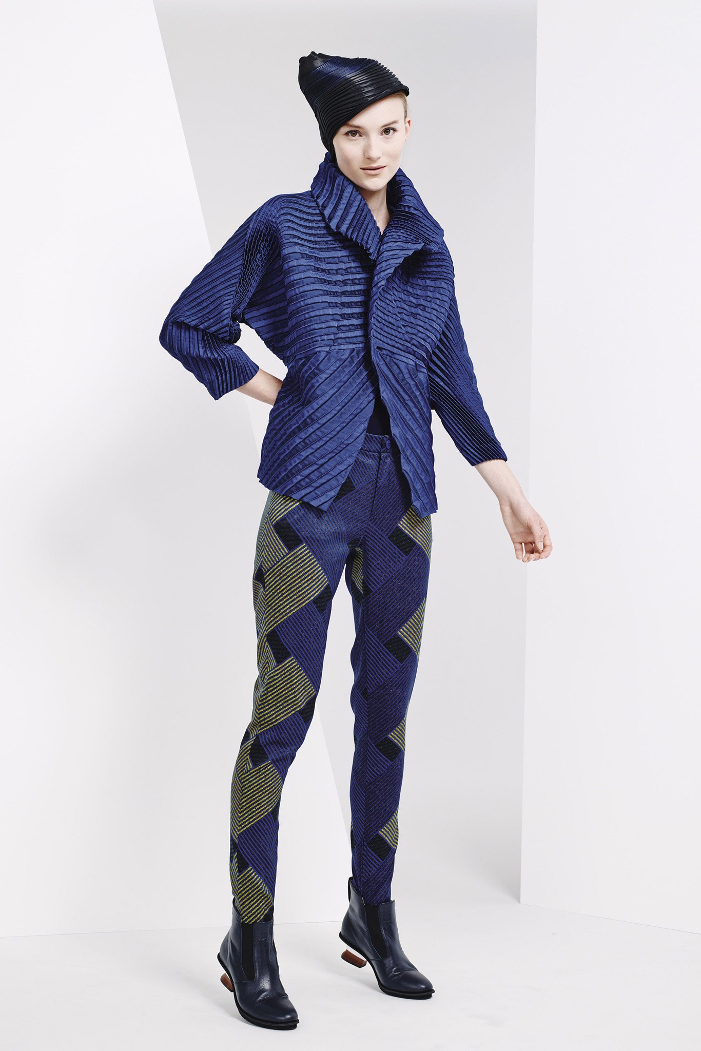 Issey Miyake F/W 15 Look 9