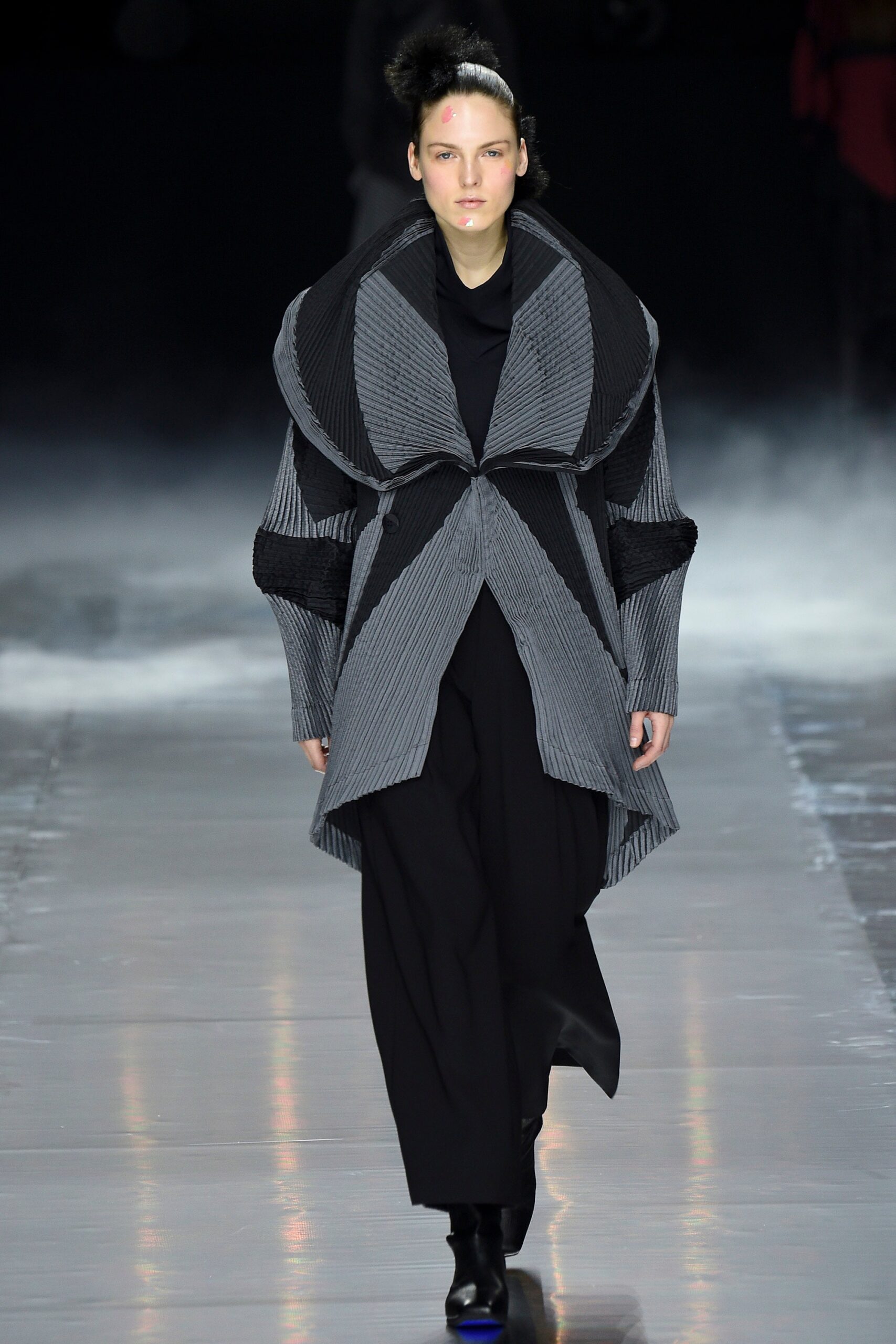 Issey Miyake F/W 16 Look 3
