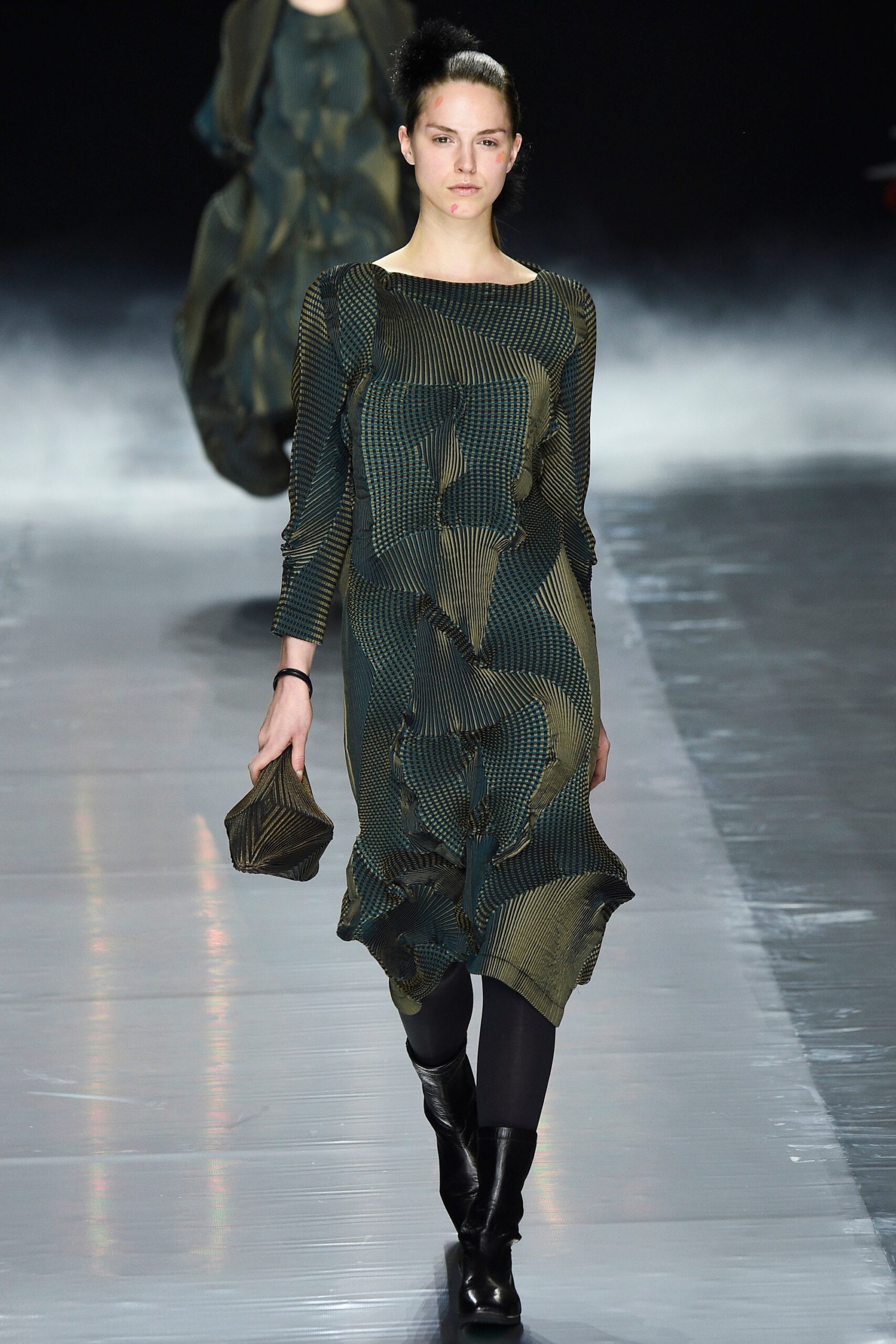 Issey Miyake F/W 16 Look 4