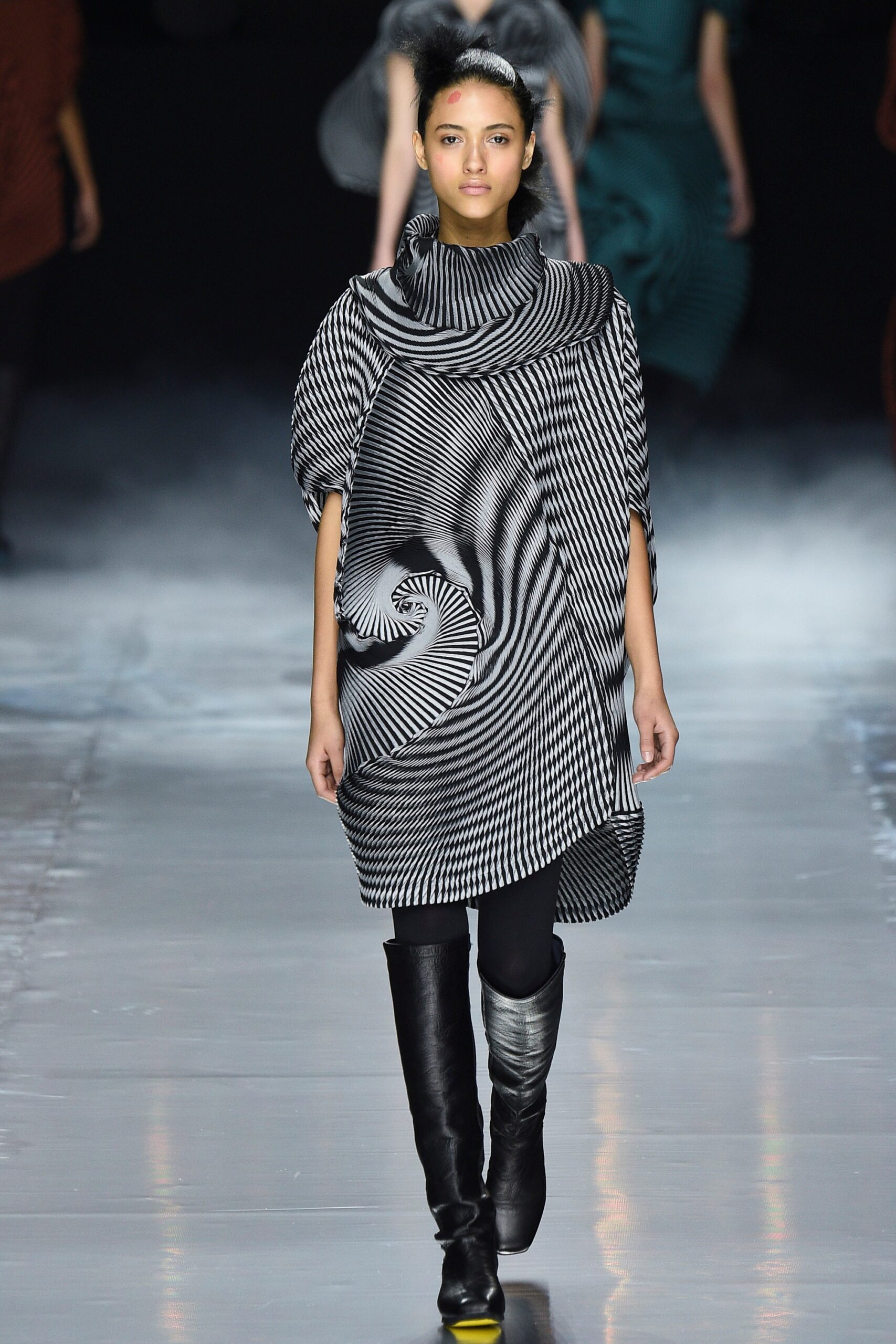 Issey Miyake F/W 16 Look 5