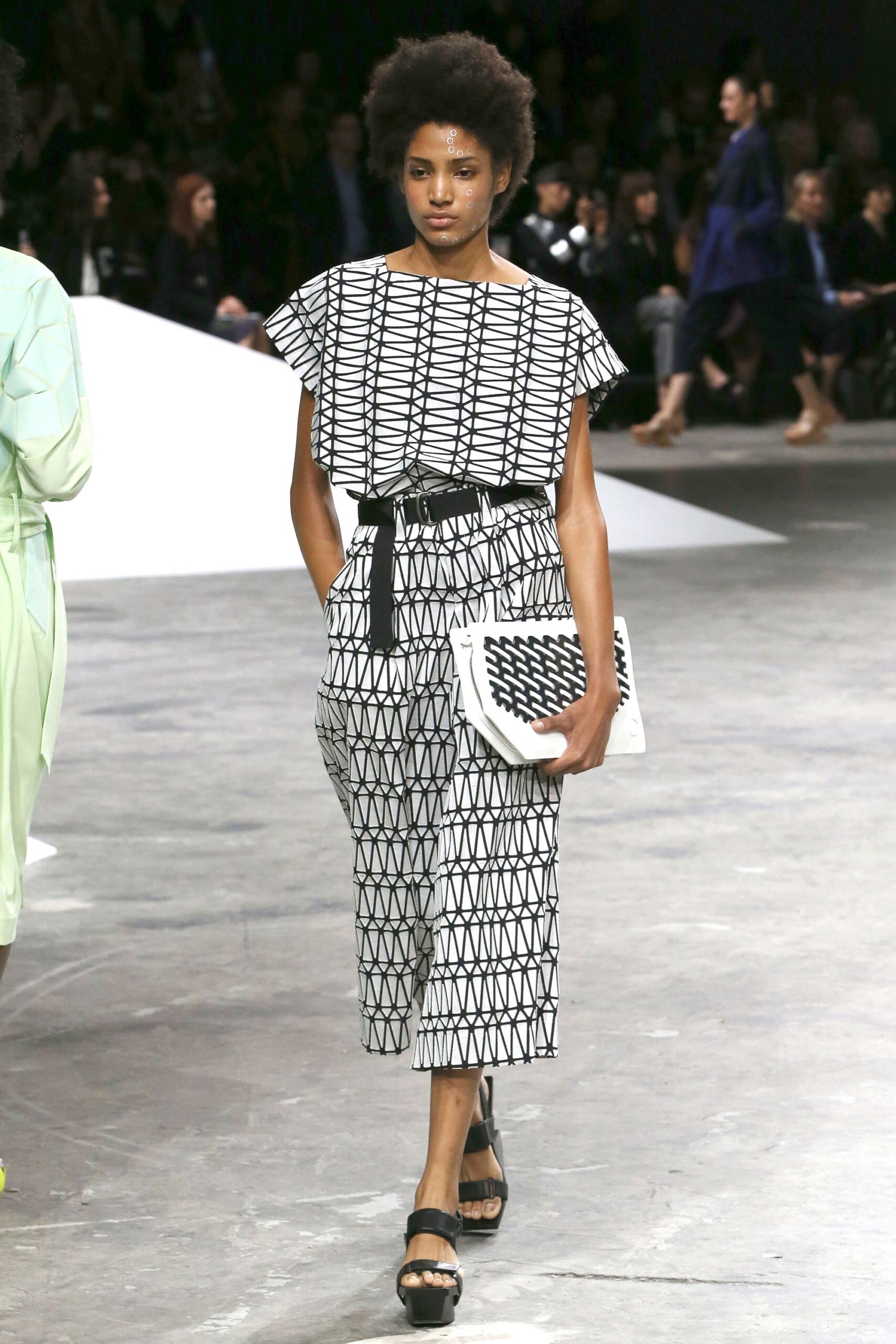 Issey Miyake S/S 17 Look 16