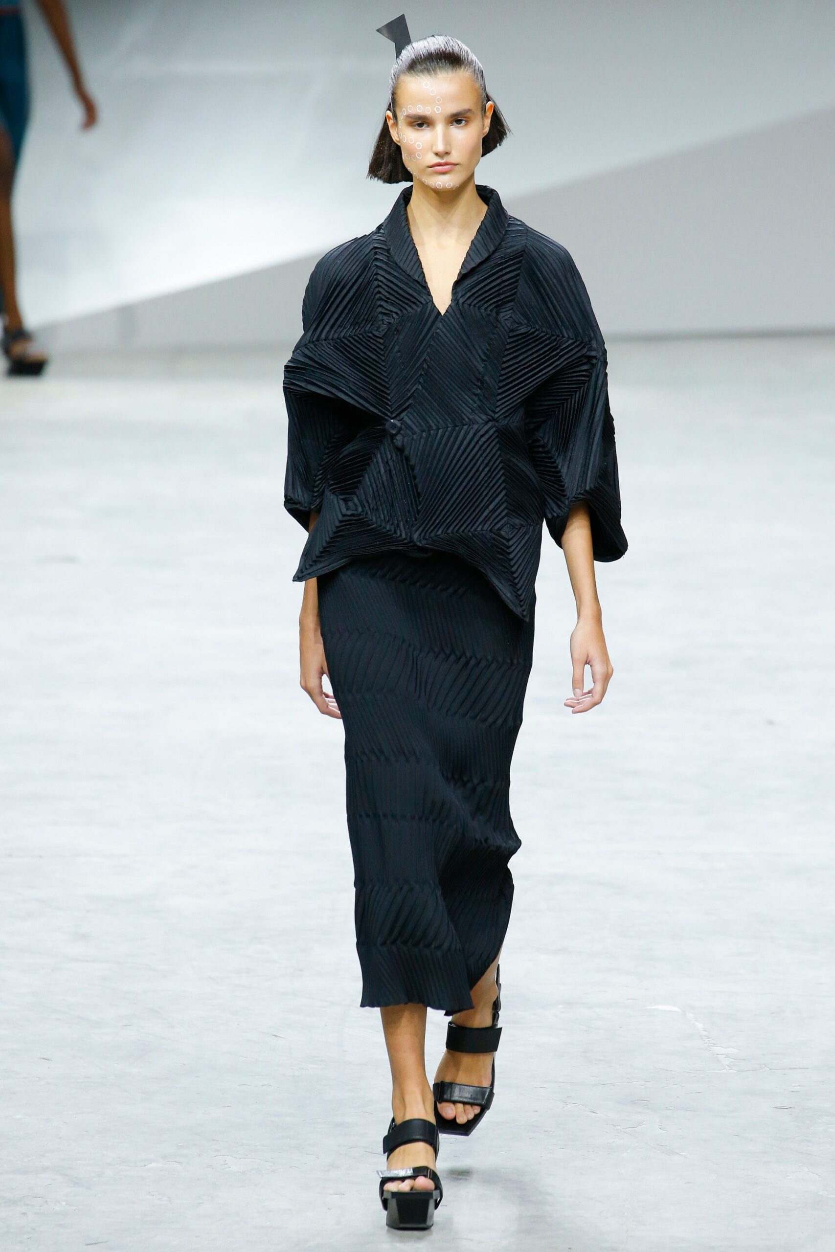Issey Miyake S/S 17 Look 31