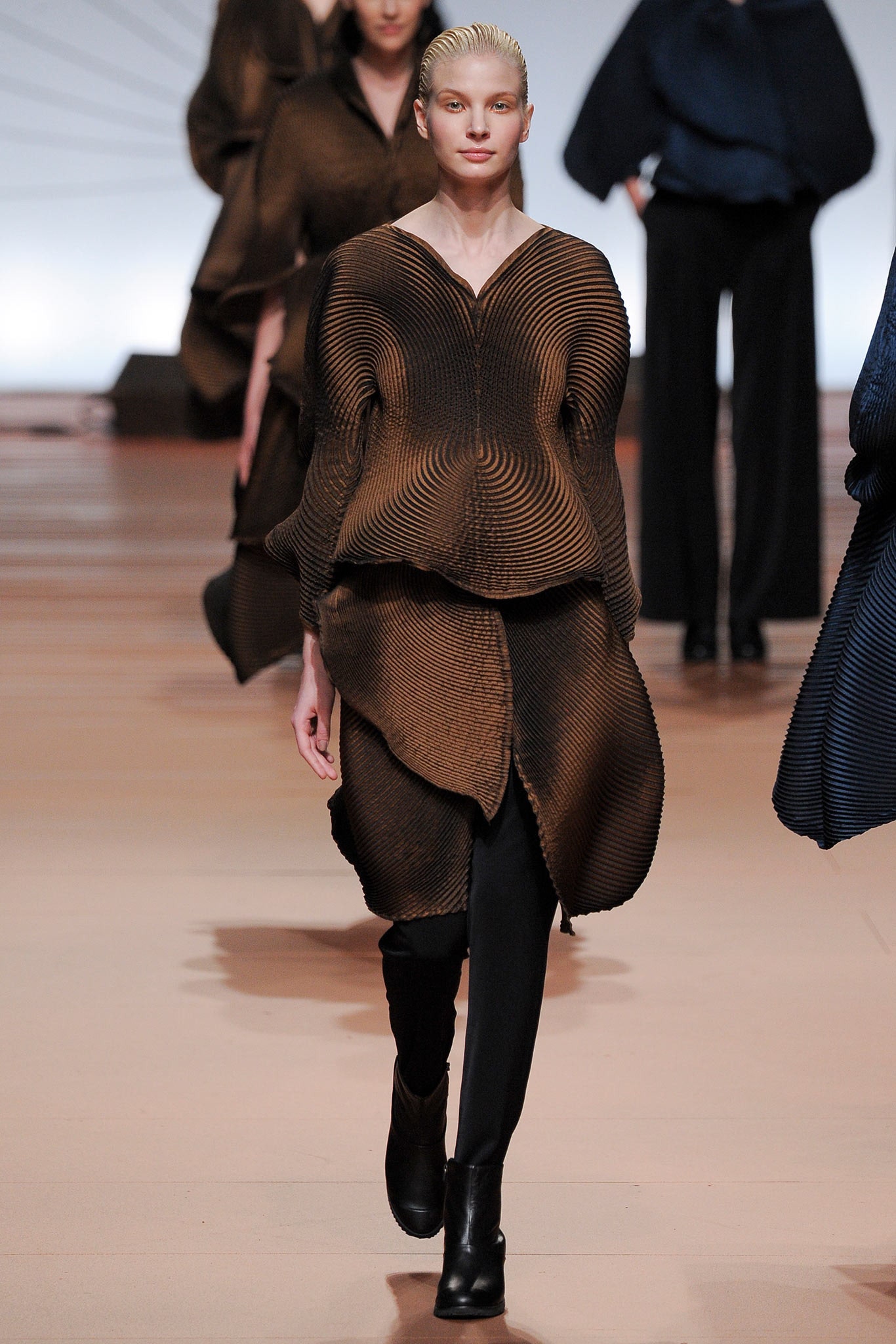 Issey Miyake F/W 14 Look 40