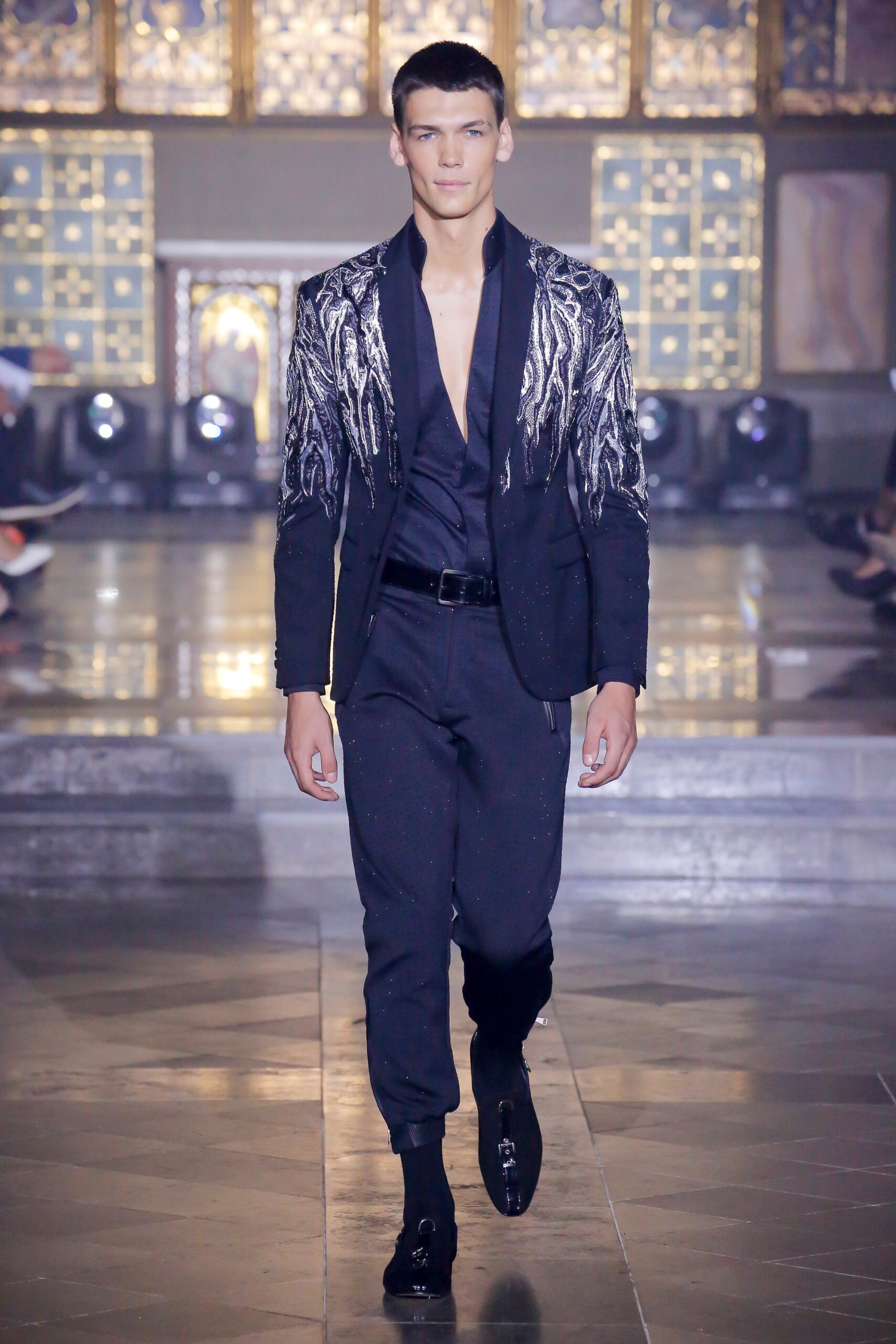 Julien Macdonald S/S 19 Look 15