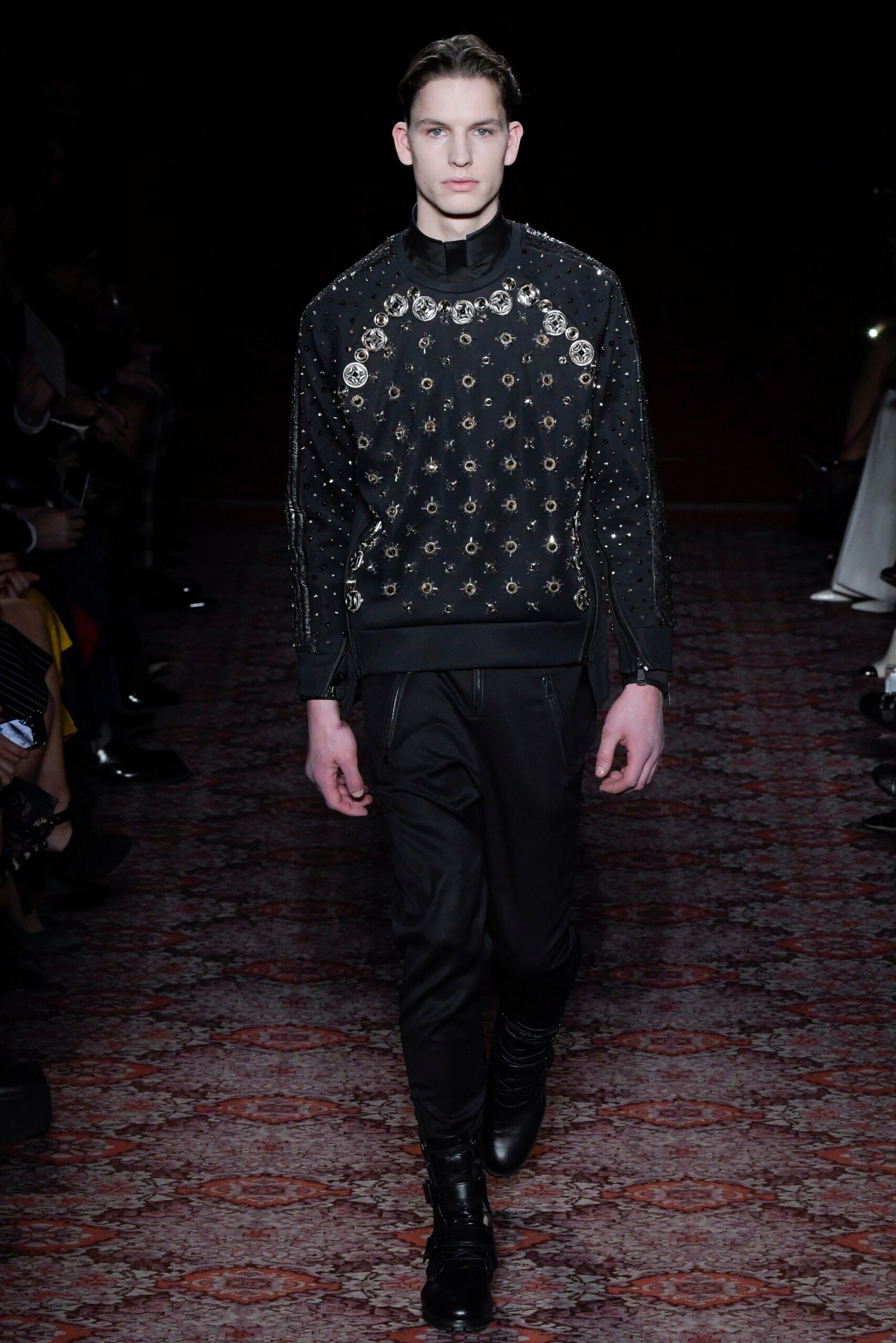 Julien Macdonald F/W 17 Look 7