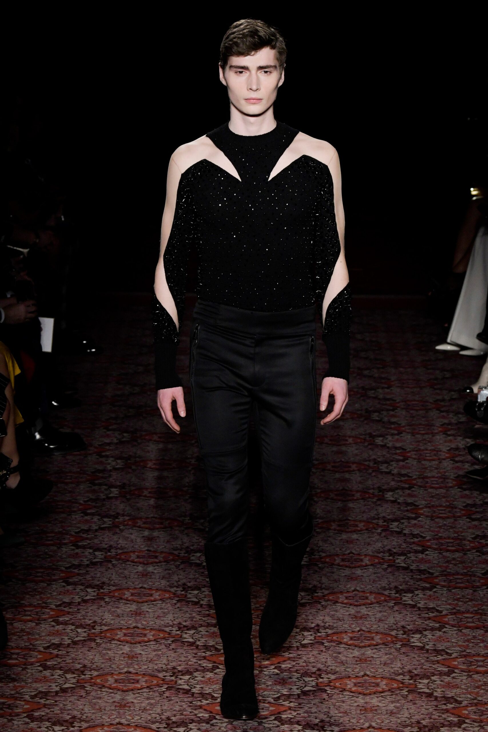 Julien Macdonald F/W 17 Look 11