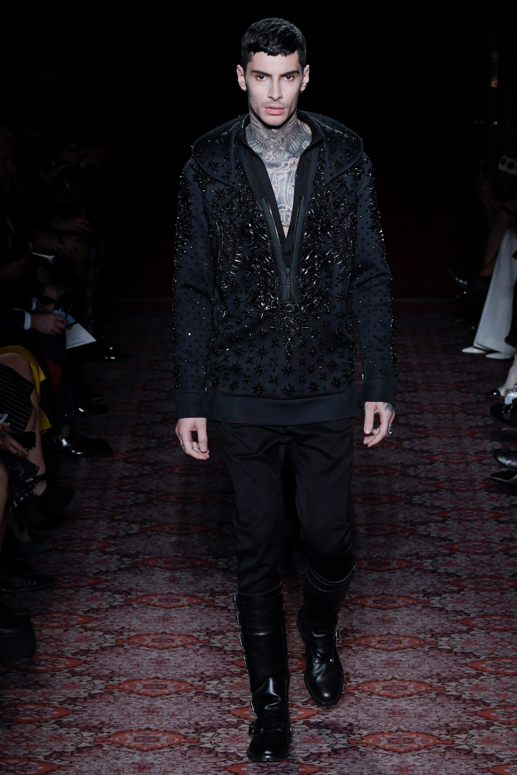 Julien Macdonald F/W 17 Look 16