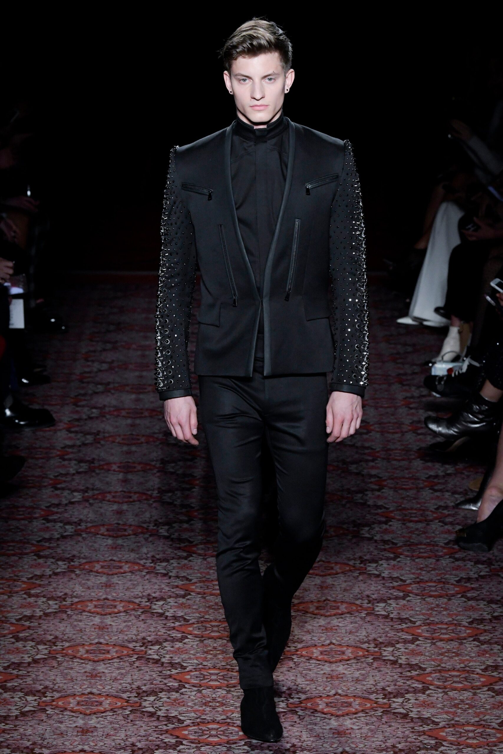 Julien Macdonald F/W 17 Look 26
