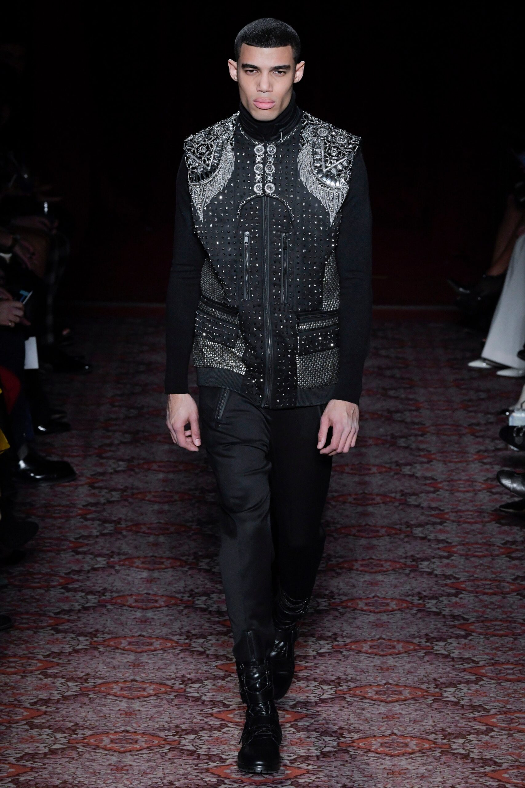 Julien Macdonald F/W 17 Look 29