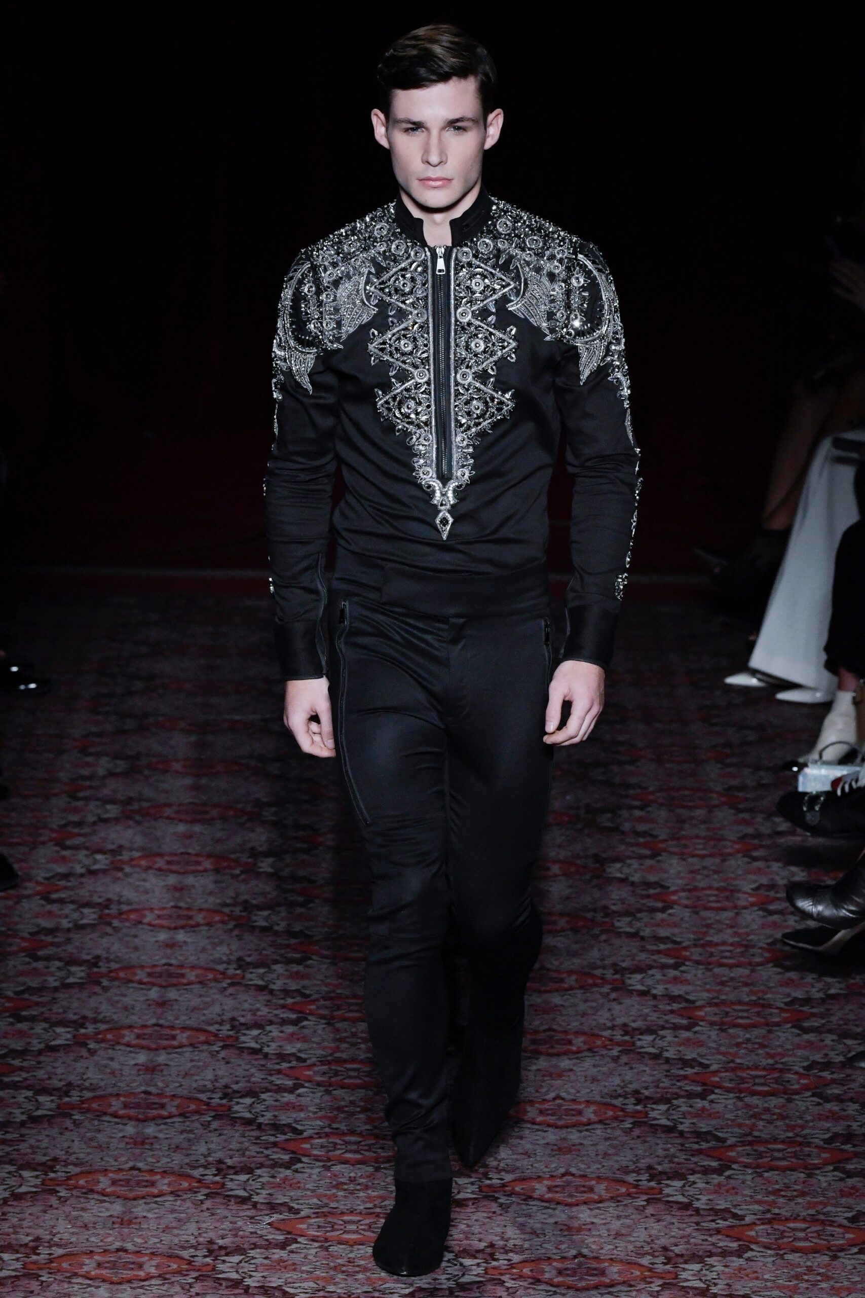 Julien Macdonald F/W 17 Look 31